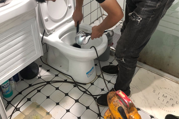 金东马桶堵塞自己疏通还是找师傅？专业上门服务让你省时更省心